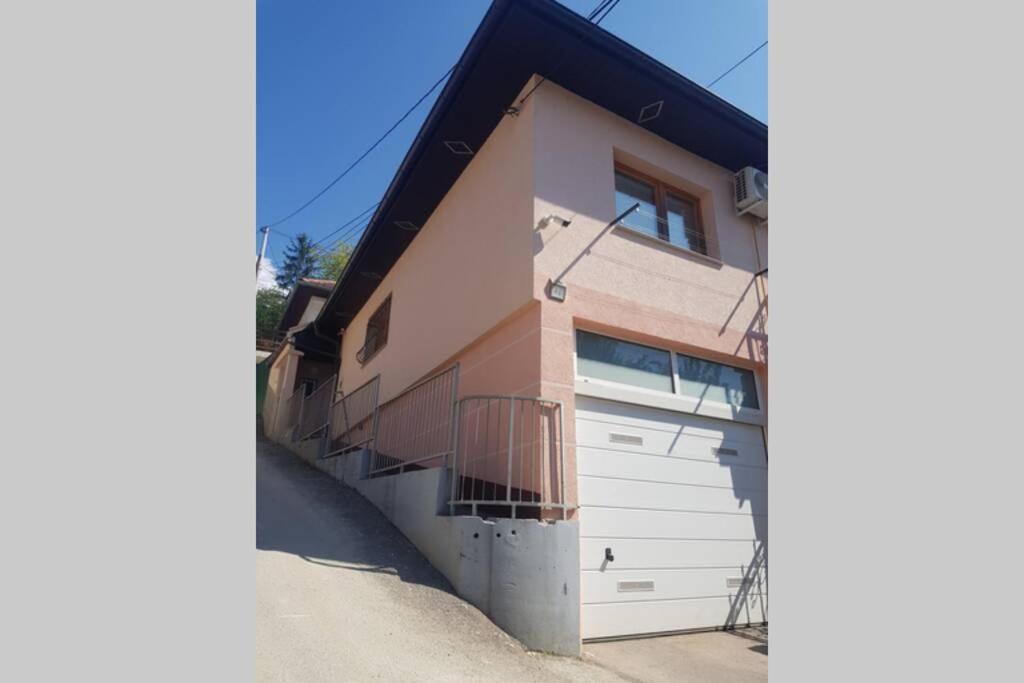 Apartman Sa Garazom I Internetom Sarajevo Bagian luar foto